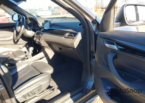 2018 BMW X1 xDrive28I из США, поврежденный, VIN WBXHT3C35J5K27998